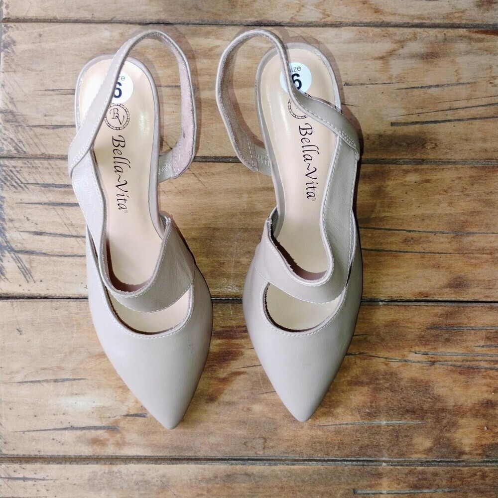 Bella Vita Women's Tan Courts